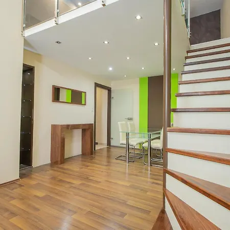 Sunny House By The Riverside *